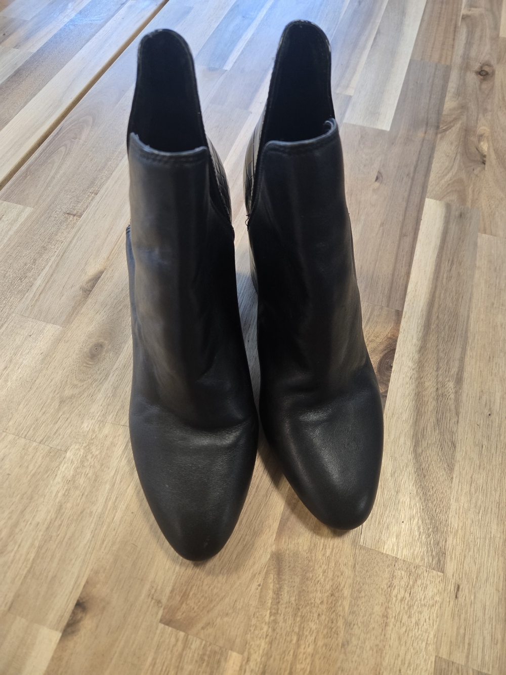 Steve Madden Rookie ankle boots with a croc-embossed heel and V-notch cutout - Picture 4 of 9